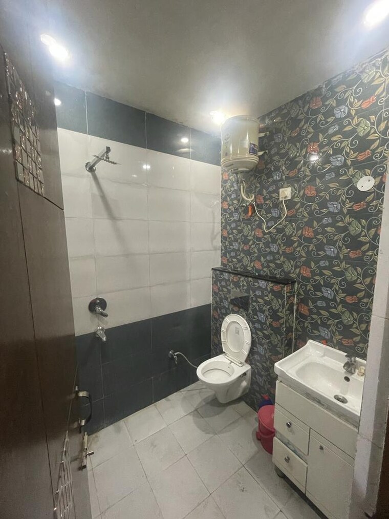 Bathroom, mamta-homes 3 Bedroom 1350 Sq.Ft. Apartment In Lohgarh Zirakpur 9347719
