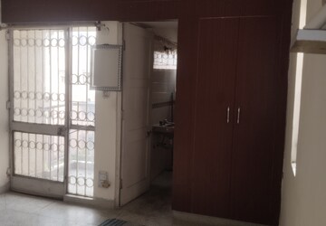 Room in 2 BHK Apartment at Sarita Vihar – for Sale