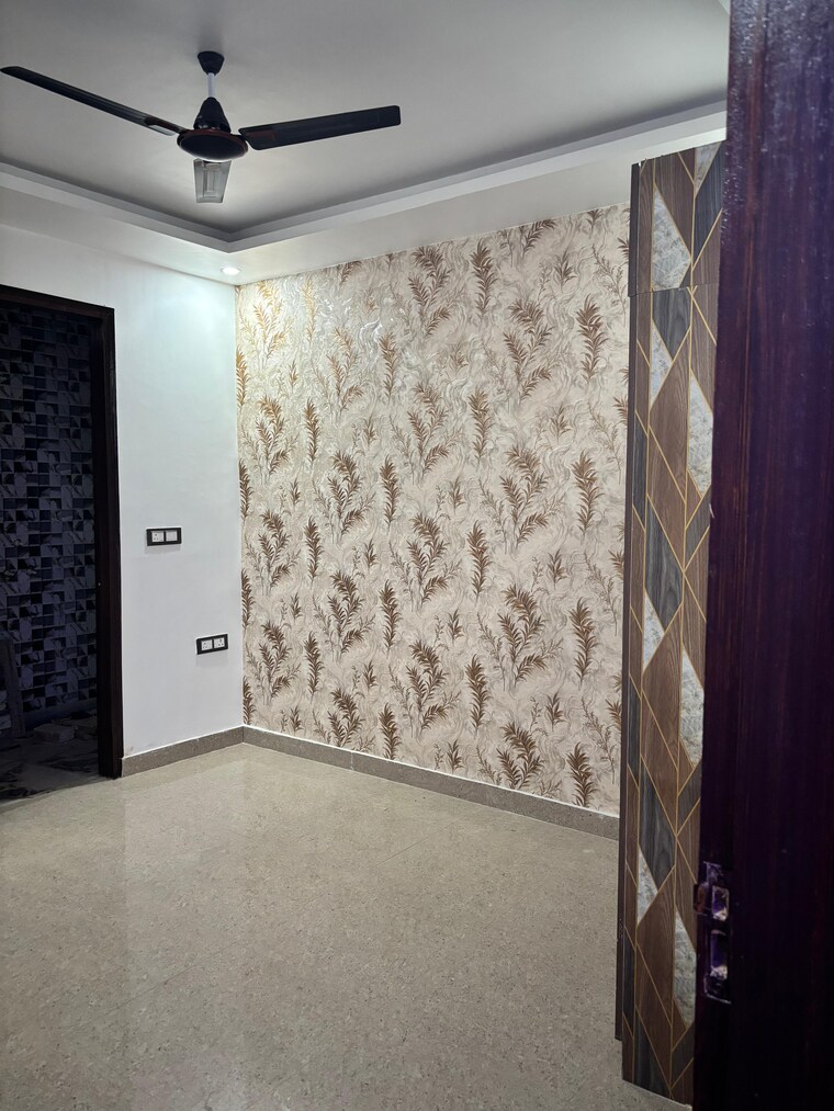Bedroom, sector 73 2 Bedroom 1100 Sq.Ft. Builder Floor In Sector 73 Noida 9347769