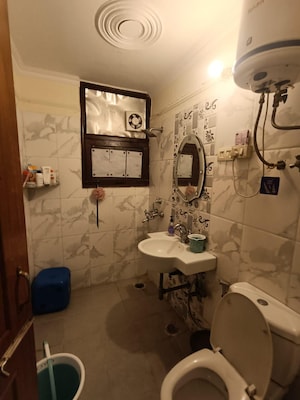 Team Area in 3 BHK Builder Floor at SS Mayfield Gardens, Sector 51 – for Rent