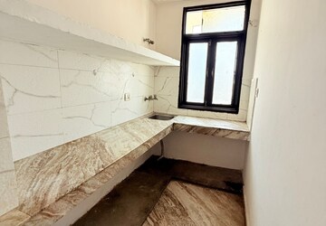 Room in 1 BHK Builder Floor at Saket – for Rent