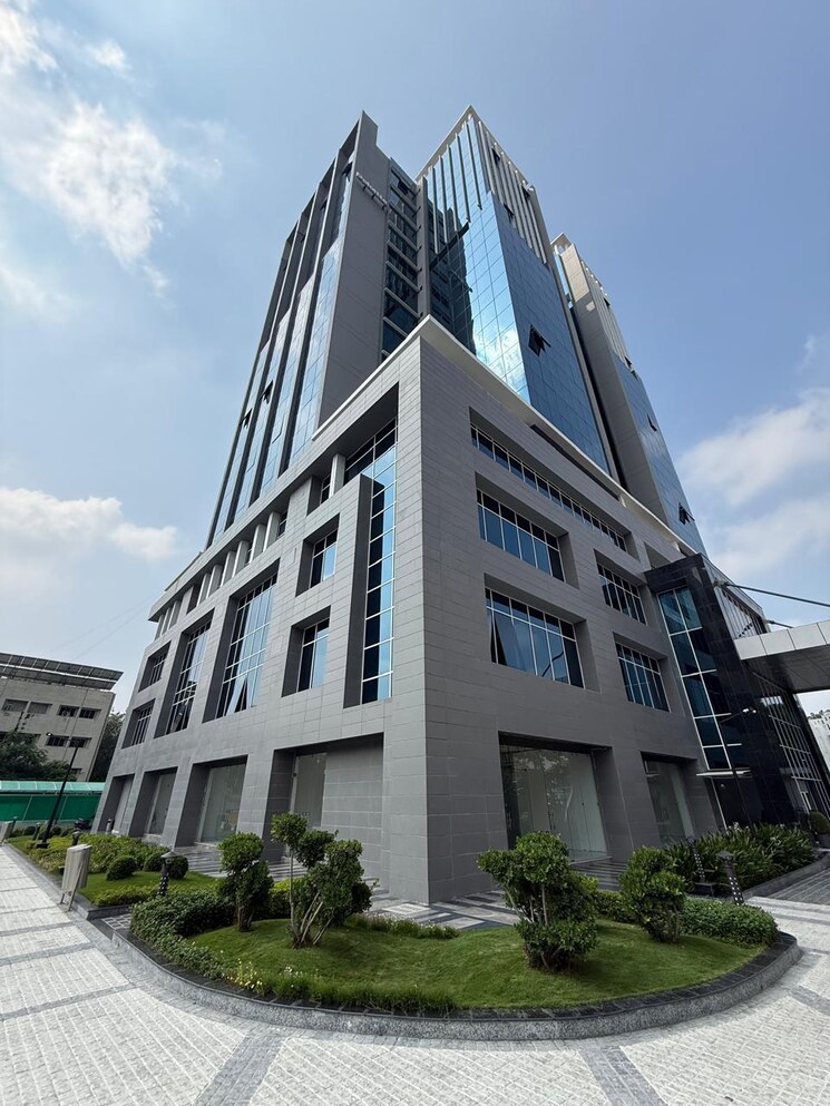 Exterior View, purvanchal-capital-tower Commercial Office Space 800 Sq.Ft. In Vibhuti Khand Lucknow 9347901