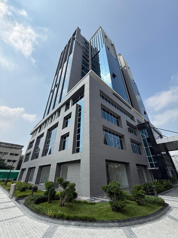 Exterior View, purvanchal-capital-tower Commercial Office Space 800 Sq.Ft. In Vibhuti Khand Lucknow 9347901