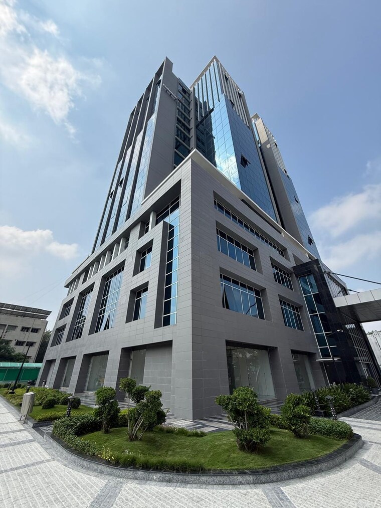 Exterior View, purvanchal-capital-tower Commercial Office Space 800 Sq.Ft. In Vibhuti Khand Lucknow 9347901