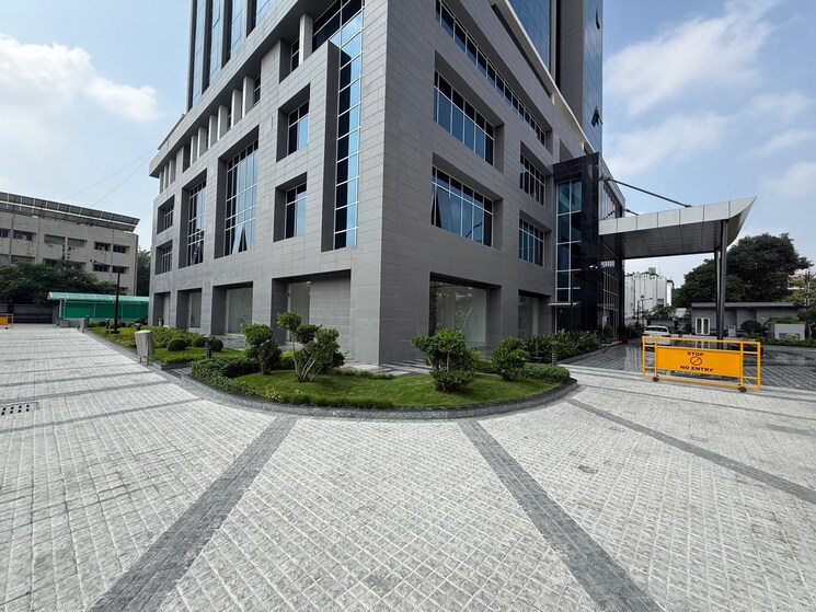 Exterior View, purvanchal-capital-tower Commercial Office Space 800 Sq.Ft. In Vibhuti Khand Lucknow 9347901