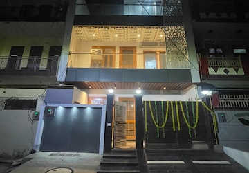 Living Room in 6 BHK Independent House at Govindpuram – for Sale