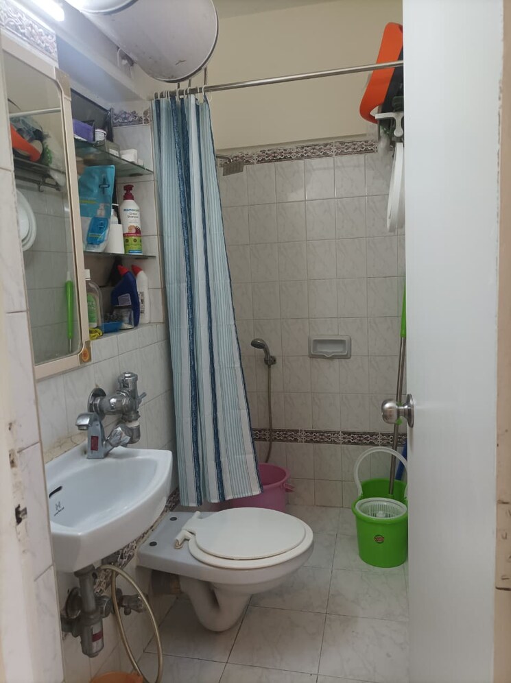 Bathroom, k-raheja-vihar 1 Bedroom 550 Sq.Ft. Apartment In Powai Mumbai 9347883