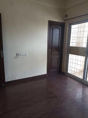 Room in 2 BHK Apartment at VVIP Addresses, Raj Nagar Extension – for Rent