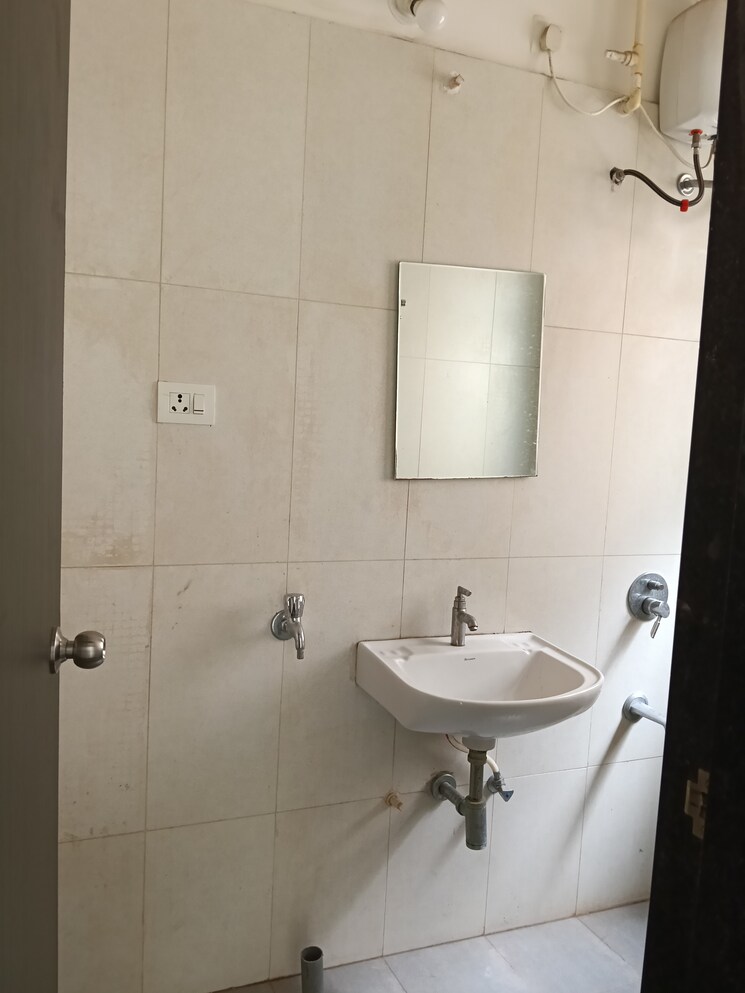 Bathroom, kolte-patil-life-republic 1 Bedroom 500 Sq.Ft. Apartment In Hinjewadi Pune 9347945