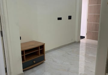Room in 2 BHK Independent House at Gomti Nagar – for Rent