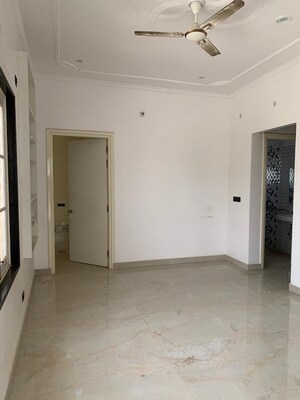 Room in 2 BHK Independent House at Gomti Nagar – for Rent