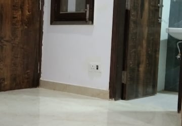 Room in 2 BHK Builder Floor at Panchsheel Vihar – for Rent
