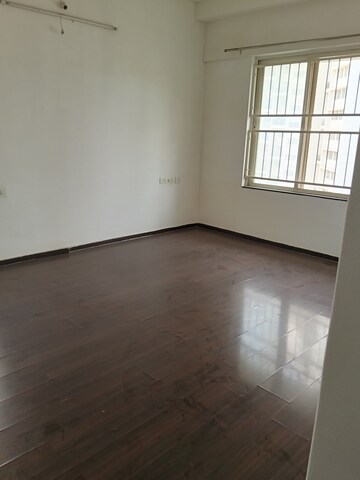 Room in 3 BHK Apartment at Kolte Patil Life Republic, Hinjewadi – for Rent