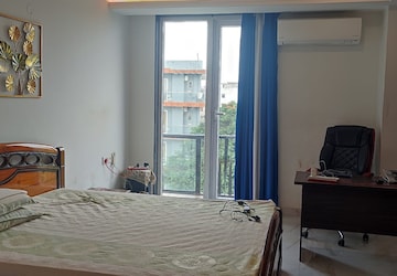 Bedroom in 4 BHK Builder Floor at Sector 52 – for Rent