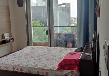 Bedroom in 4 BHK Builder Floor at Sector 52 – for Rent