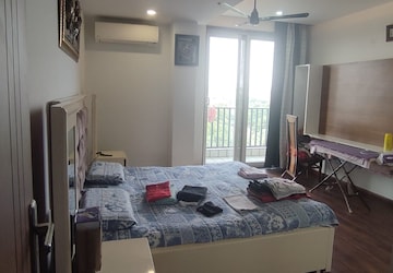 Bedroom in 4 BHK Builder Floor at Sector 52 – for Rent