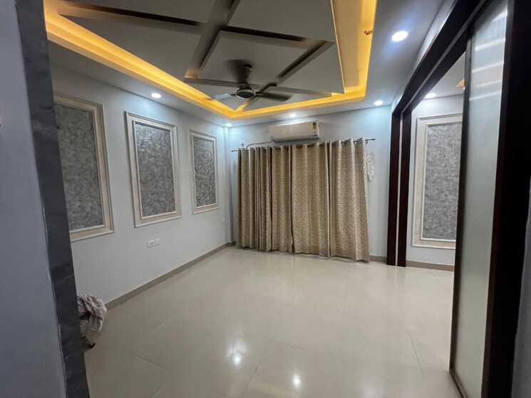 Room, mahagun-moderne 2.5 Bedroom 1250 Sq.Ft. Apartment In Sector 78 Noida 9347995