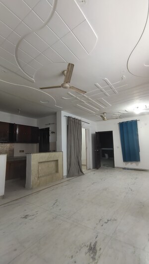 Building Lobby in 2 BHK Builder Floor at Palm Residency Chhatarpur, Chattarpur – for Rent