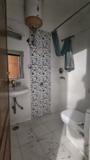 Bathroom in 2 BHK Builder Floor at Palm Residency Chhatarpur, Chattarpur – for Rent