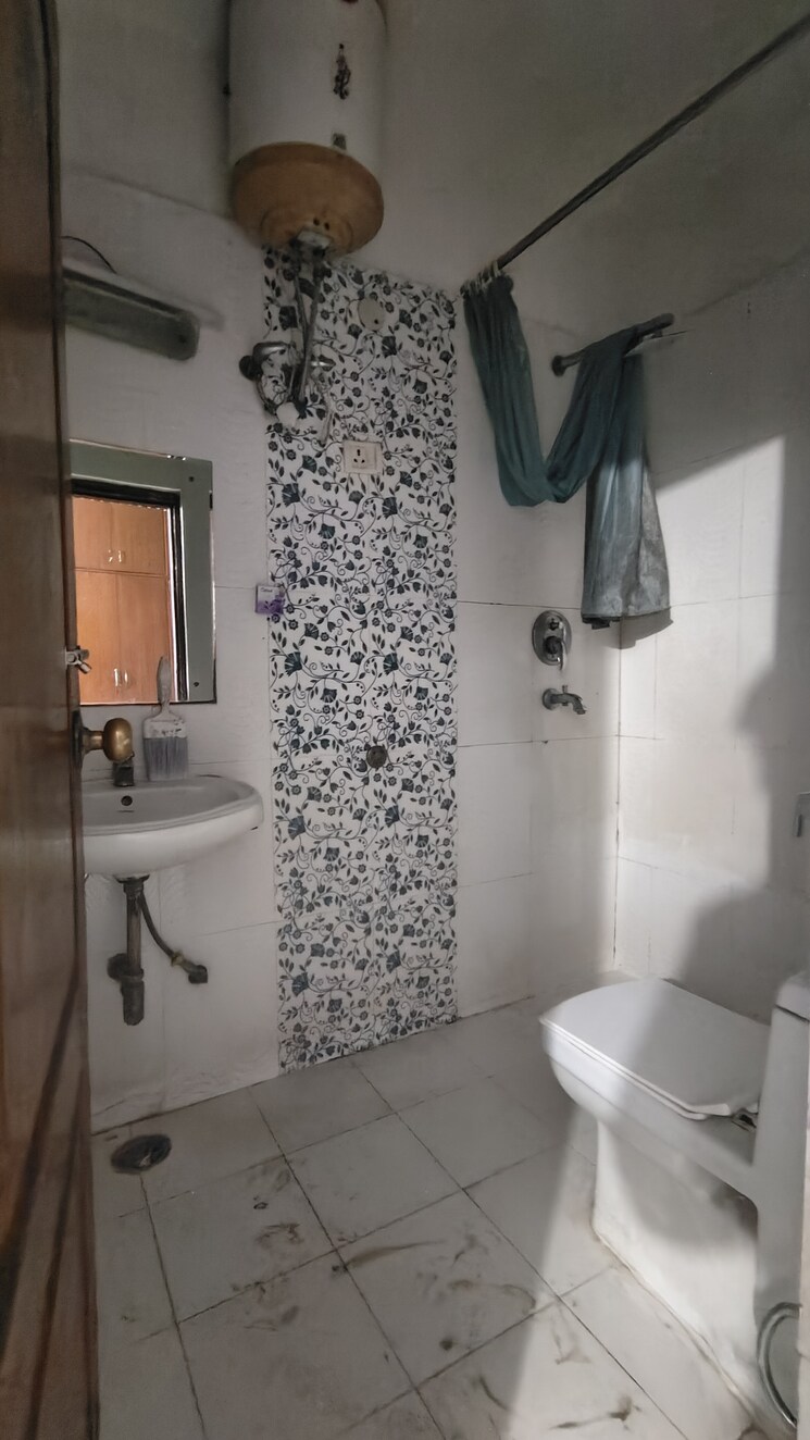 Bathroom, palm-residency-chhatarpur 2 Bedroom 1350 Sq.Ft. Builder Floor In Chattarpur Delhi 9348013