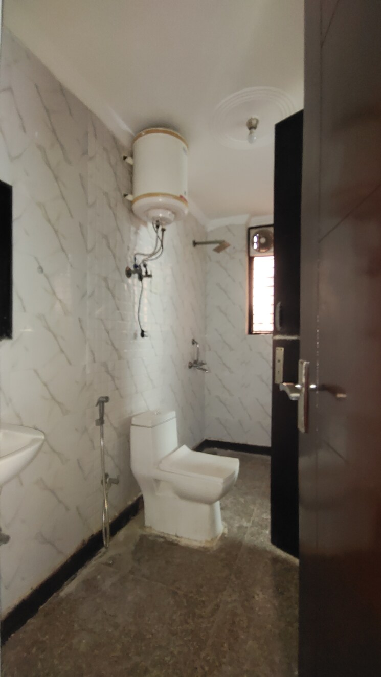 Bathroom, palm-residency-chhatarpur 2 Bedroom 900 Sq.Ft. Builder Floor In Chattarpur Delhi 9348020