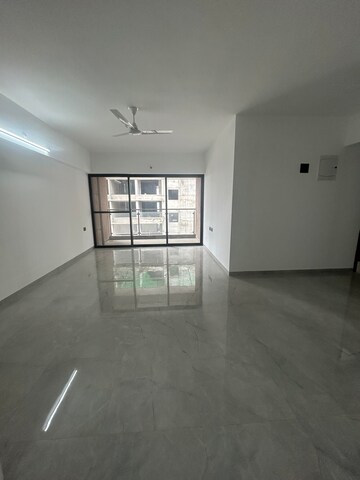 Room in 3 BHK Apartment at Goel Ganga Altus, Kharadi – for Rent