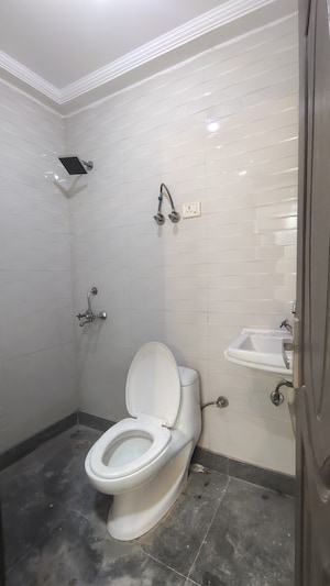 Bathroom in 2 BHK Builder Floor at Palm Residency Chhatarpur, Chattarpur – for Rent