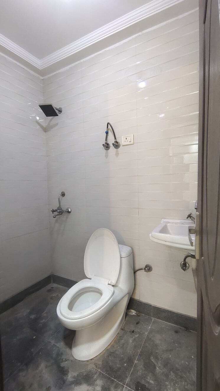 Bathroom, palm-residency-chhatarpur 2 Bedroom 900 Sq.Ft. Builder Floor In Chattarpur Delhi 9348036