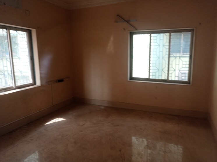 Room, em bypass 6 Bedroom 6500 Sq.Ft. Independent House In Em Bypass Kolkata 9348029
