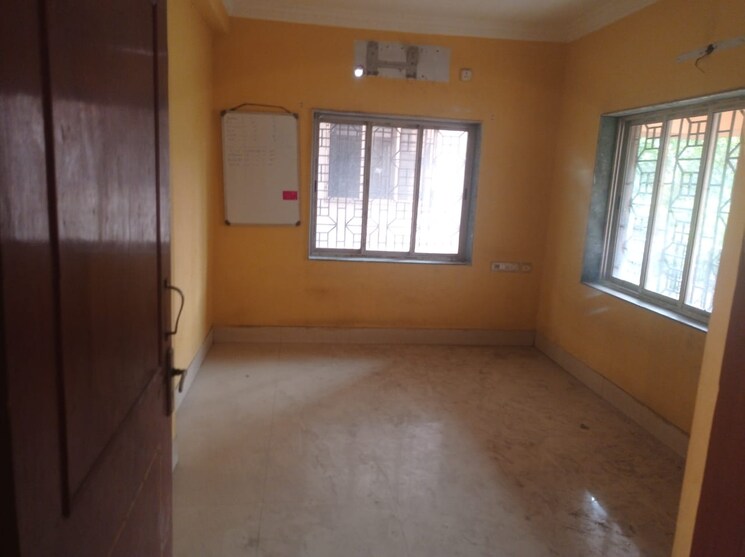 Room, em bypass 6 Bedroom 6500 Sq.Ft. Independent House In Em Bypass Kolkata 9348029