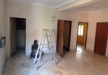 Room in 6 BHK Independent House at Em Bypass – for Sale