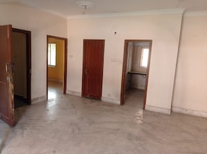 Room in 6 BHK Independent House at Em Bypass – for Sale