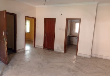 Room in 6 BHK Independent House at Em Bypass – for Sale