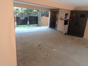 Room in 6 BHK Independent House at Em Bypass – for Sale