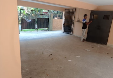 Room in 6 BHK Independent House at Em Bypass – for Sale