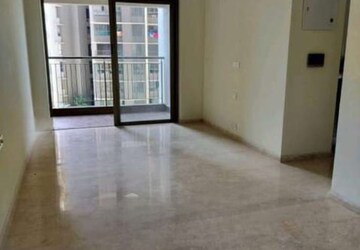 Room in 2 BHK Apartment at Kalpataru Paramount, Kapur Bawdi – for Rent