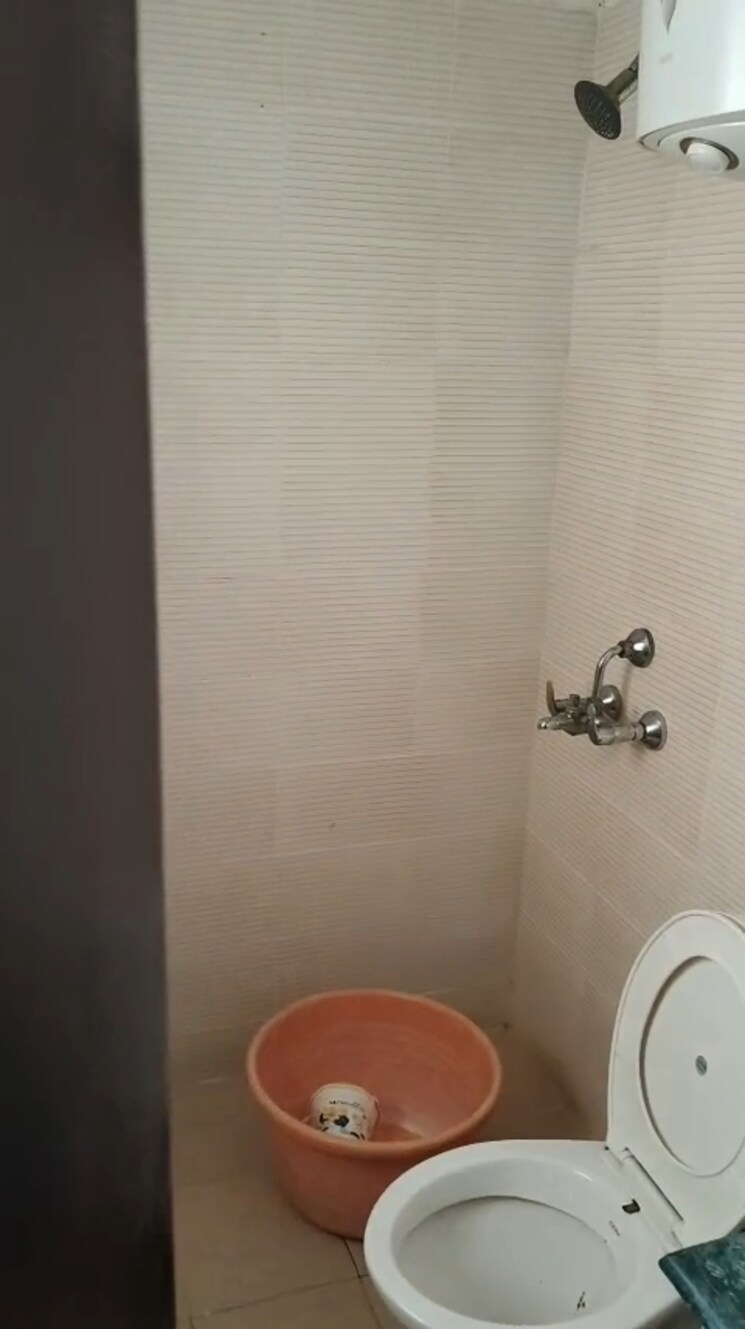 Bathroom, bptp-park-81 3 Bedroom 250 Sq.Yd. Apartment In Sector 81 Faridabad 9348084