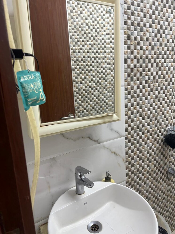 Bathroom, vkg-corporate-centre 2 Bedroom 850 Sq.Ft. Apartment In Andheri East Mumbai 9348105