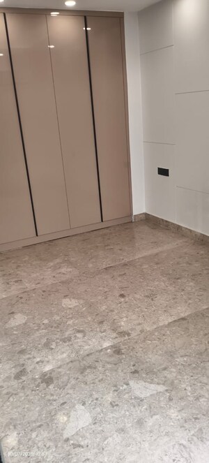 Room in 3 BHK Builder Floor at Ansal Sushant Lok I, Sector 43 – for Rent