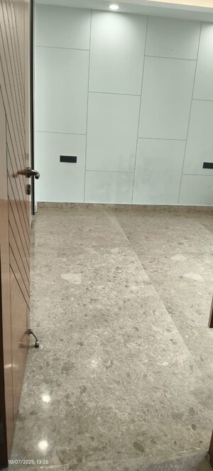 Room in 3 BHK Builder Floor at Ansal Sushant Lok I, Sector 43 – for Rent