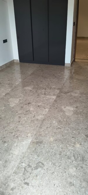 Parking in 3 BHK Builder Floor at Ansal Sushant Lok I, Sector 43 – for Rent