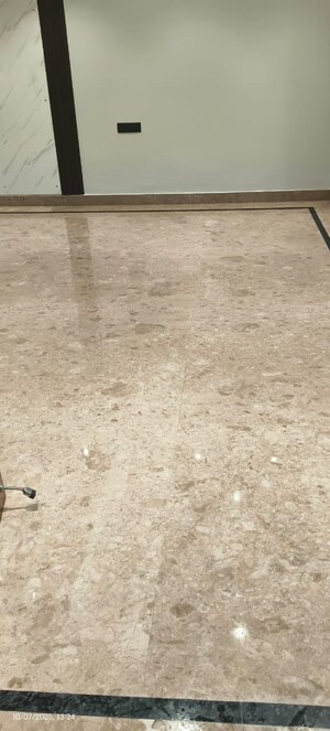 Master Bedroom in 3 BHK Builder Floor at Ansal Sushant Lok I, Sector 43 – for Rent