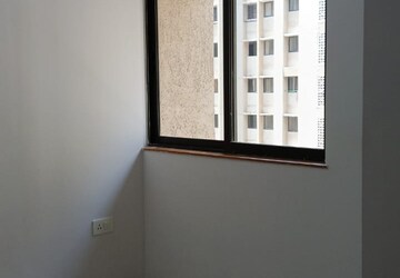 Room in 2 BHK Apartment at Lodha Palava Clara J to M, Dombivli East – for Rent