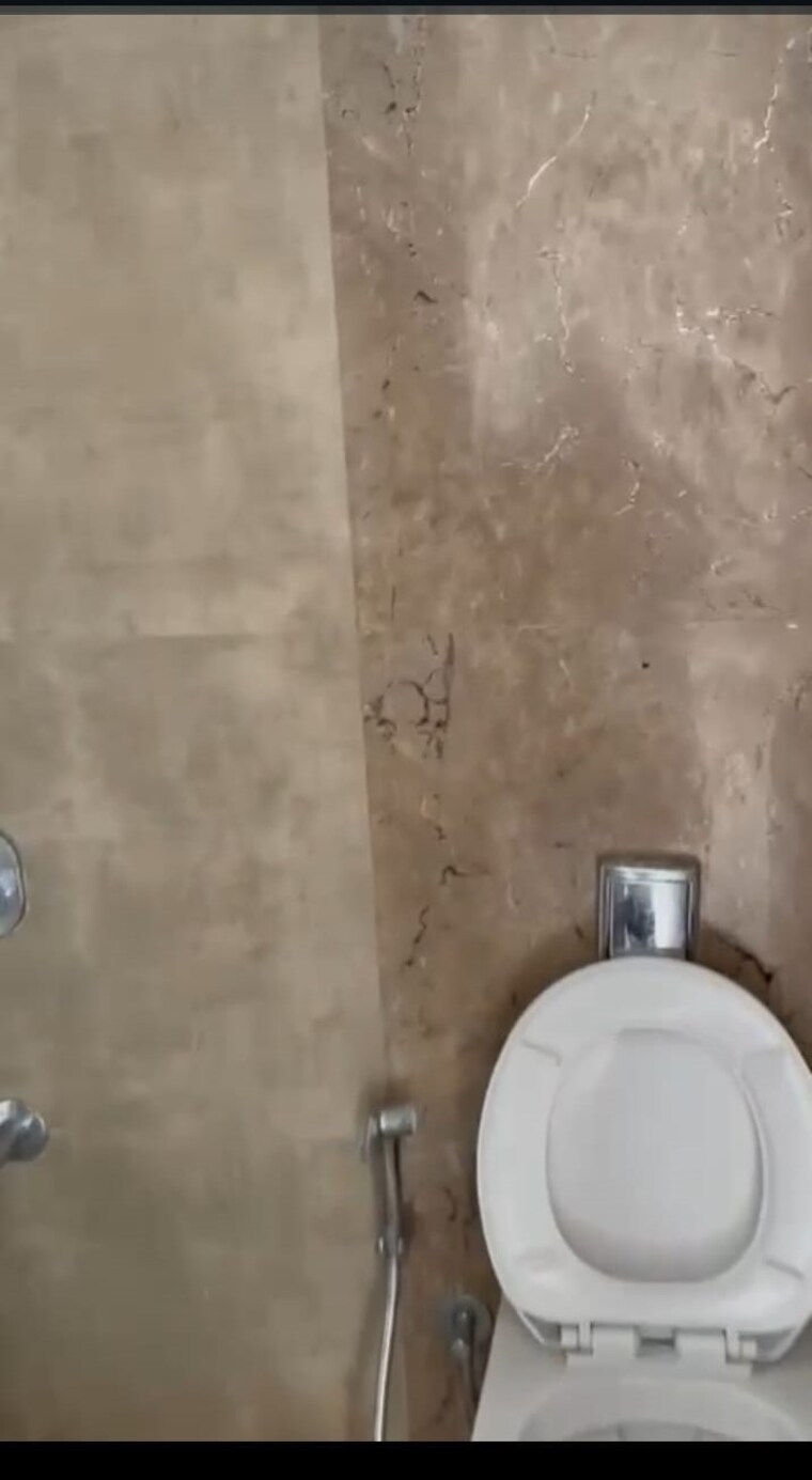 Bathroom, je-and-vee-madhuban 2 Bedroom 707 Sq.Ft. Apartment In Malad East Mumbai 9348182