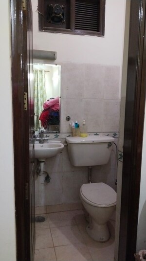 Bathroom in 1 BHK Builder Floor at Sector 40 – for Rent