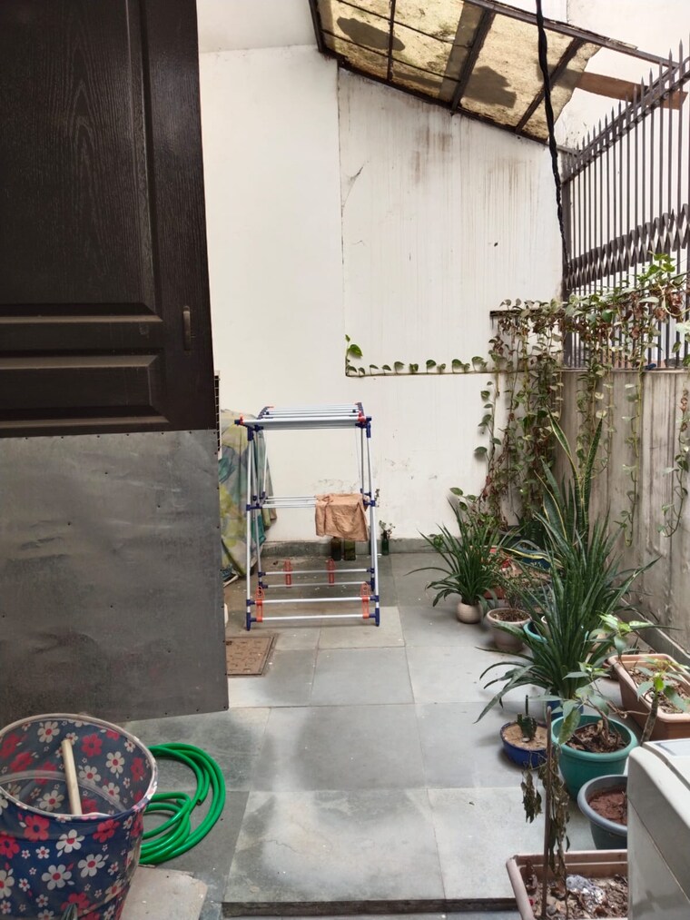 Balcony, sector 40 1 Bedroom 200 Sq.Yd. Builder Floor In Sector 40 Gurgaon 9348189