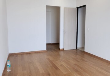 Room in 3 BHK Apartment at Adani Ten BKC, Bandra East – for Rent