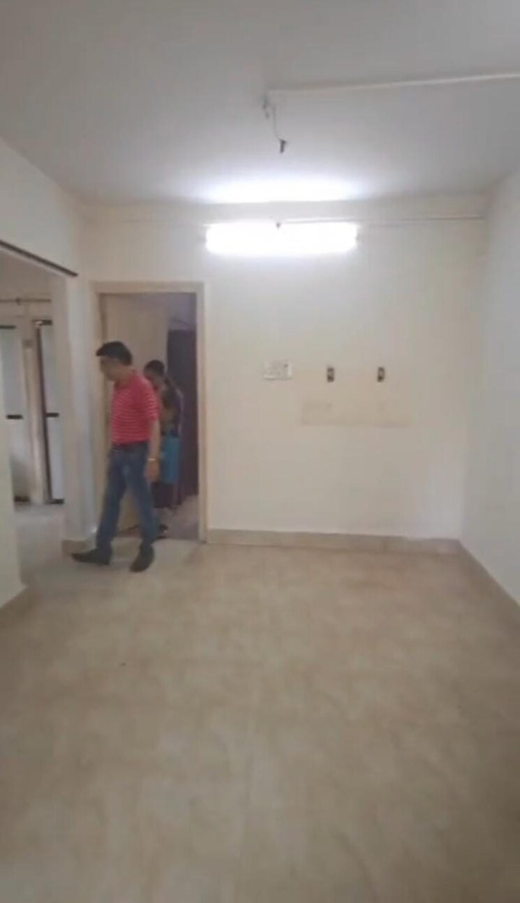 Room, dadar west 2 Bedroom 550 Sq.Ft. Apartment In Dadar West Mumbai 9348197