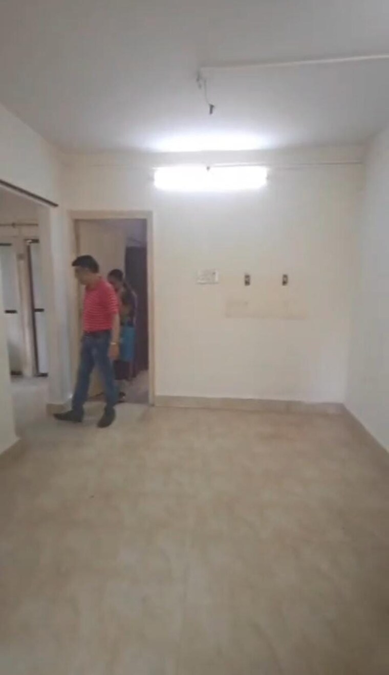 Room, dadar west 2 Bedroom 550 Sq.Ft. Apartment In Dadar West Mumbai 9348197