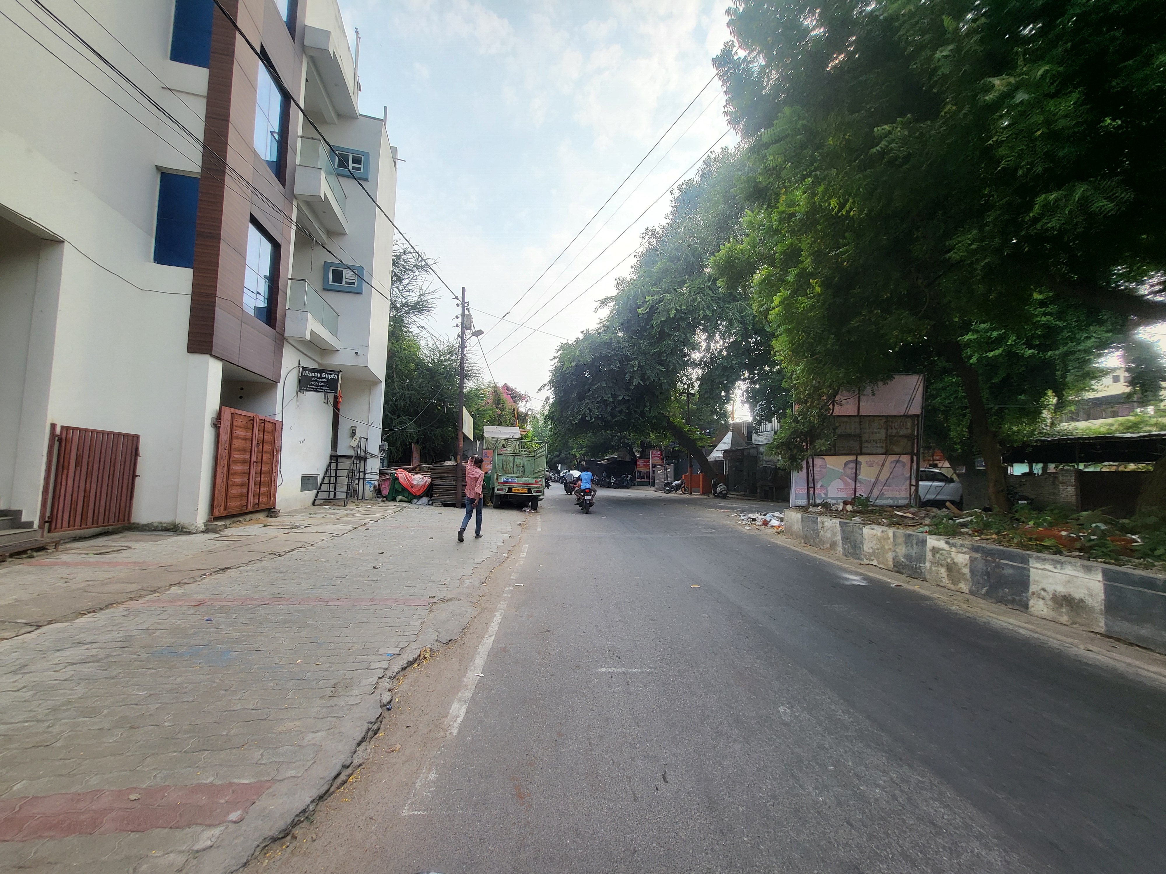 Showroom For Rent in Aliganj